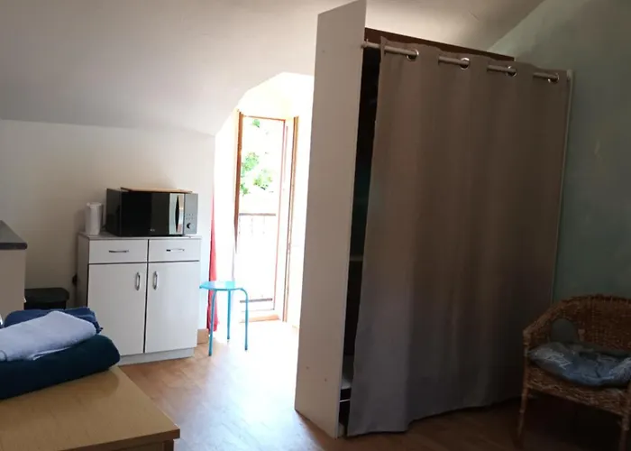 Les Talvasieres Bed & Breakfast *